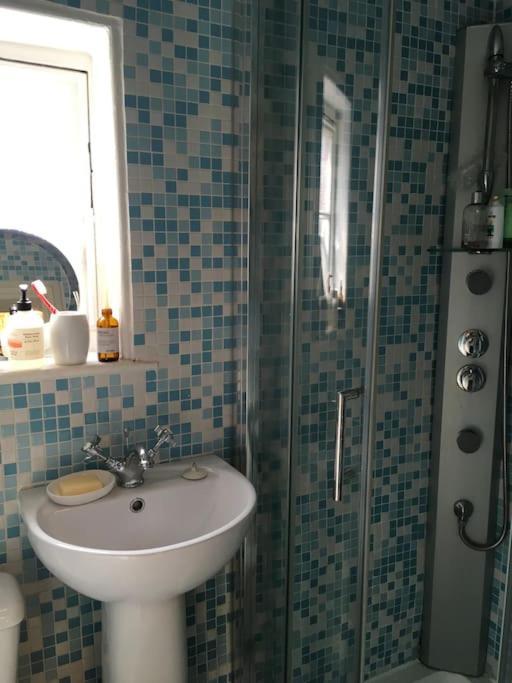 Stylish Two Large Double Bedroom House In Central Harrogate With On Street Parking المظهر الخارجي الصورة